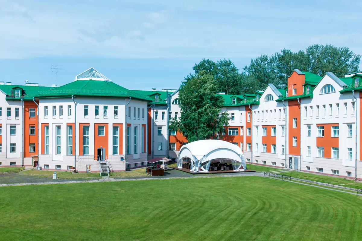Интерьер, Михаил Перов — кадр 78